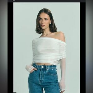Meshki Meshki Everly Sheer Off Shoulder
Mesh Top Ivory Medium